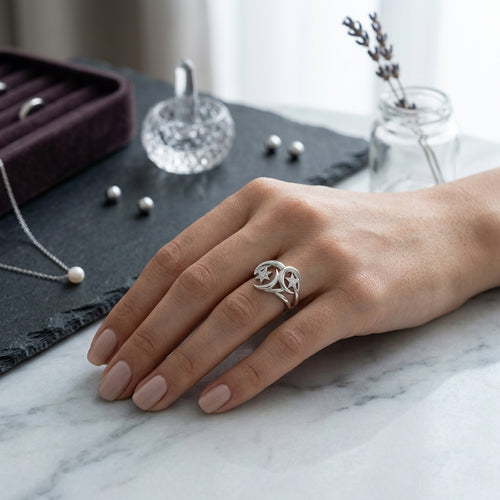 *MDvbbk Celestial Interlock Star Ring – Silver-Tone Crescent Band*