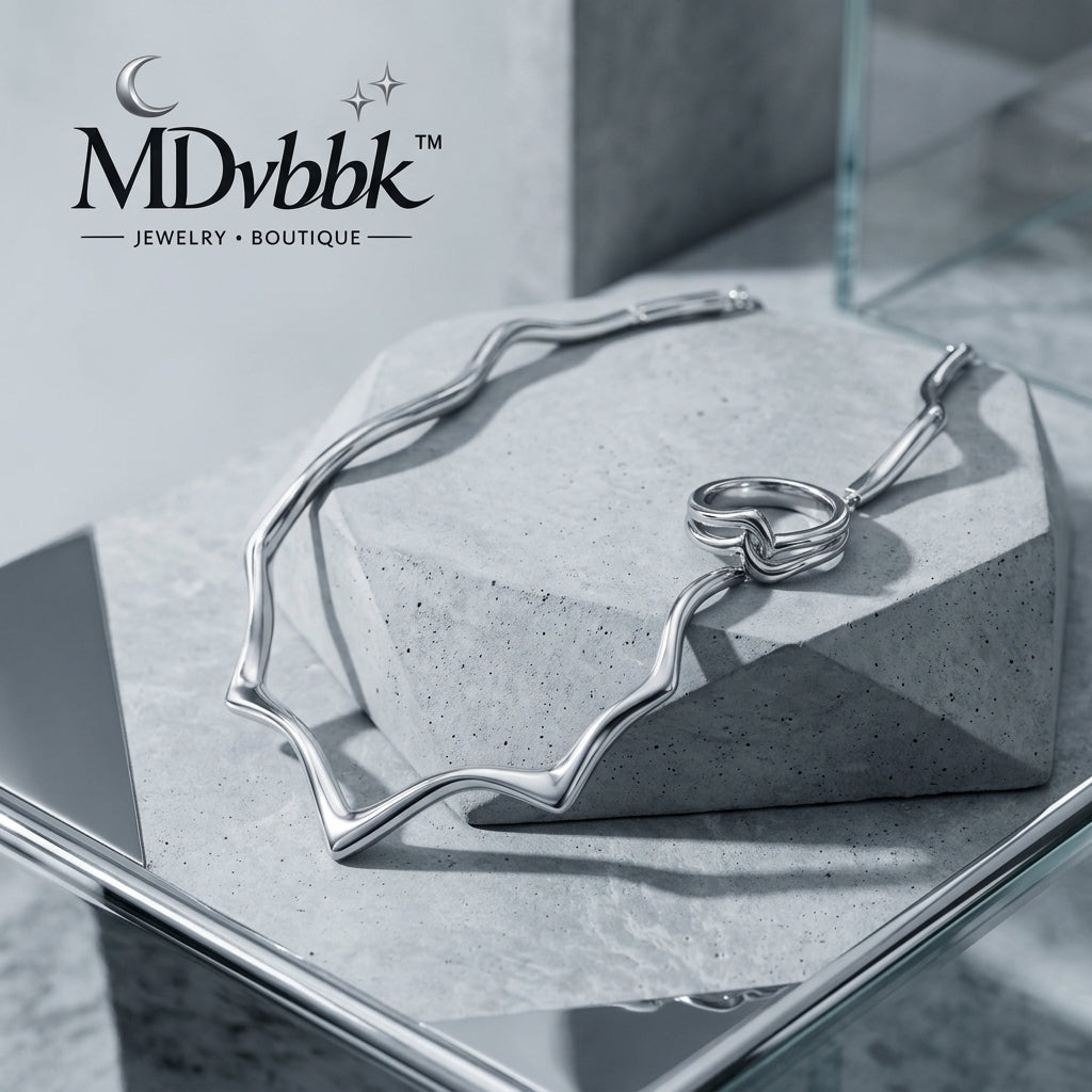 *MDvbbk Silver-Tone Sculptural Wave Chain Necklace with Double Loop Detail*