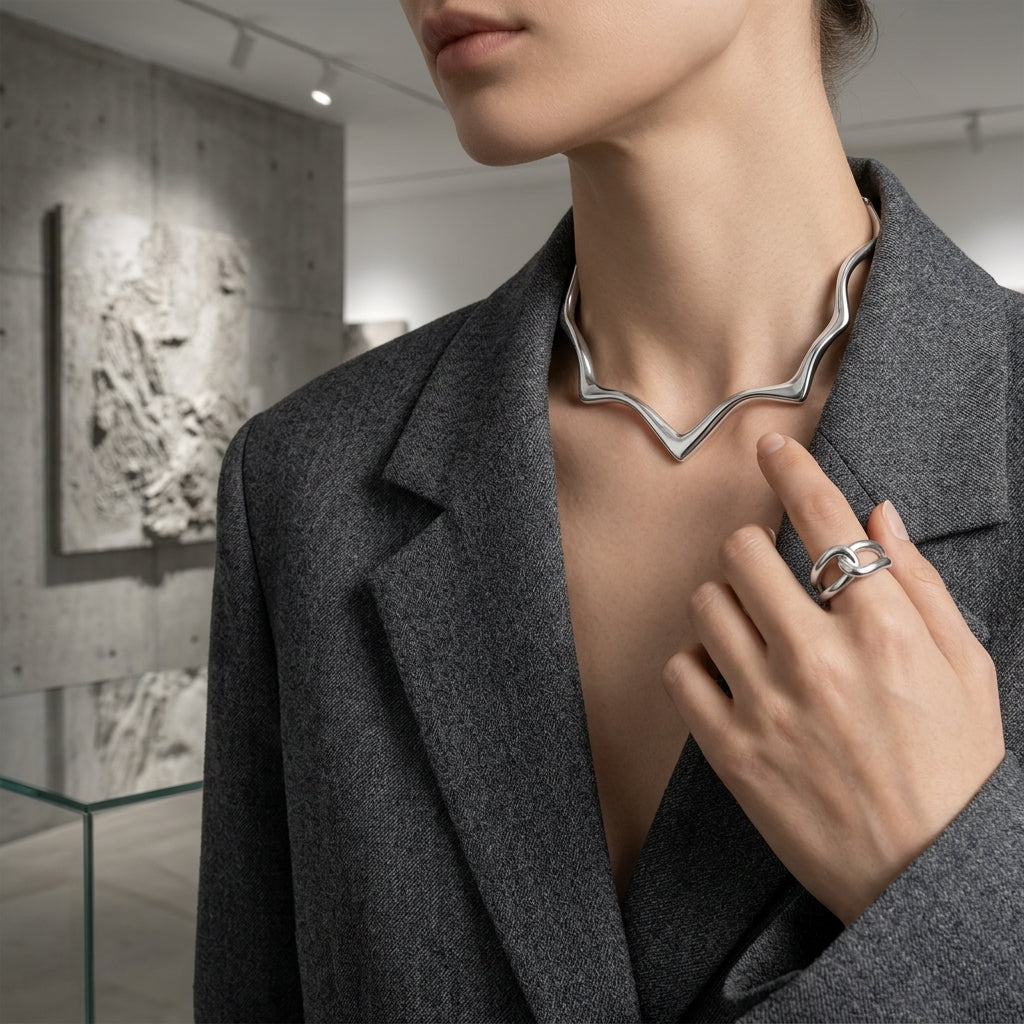 *MDvbbk Silver-Tone Sculptural Wave Chain Necklace with Double Loop Detail*