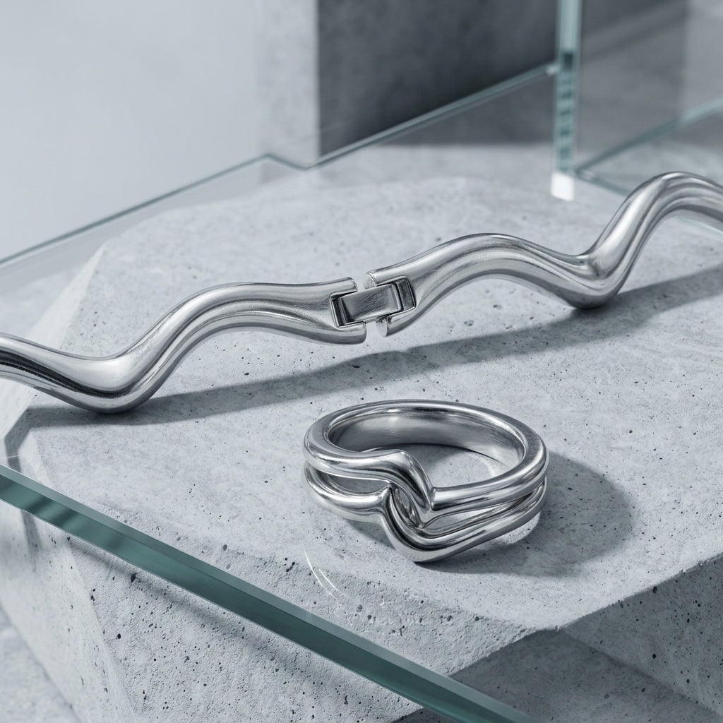 *MDvbbk Silver-Tone Sculptural Wave Chain Necklace with Double Loop Detail*