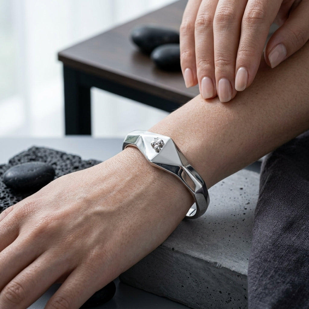 *MDvbbk Geometric Silver-Tone Open Cuff Bracelet*